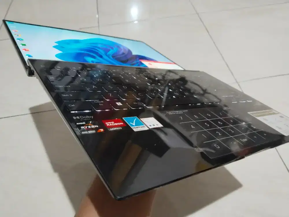 Dijual Asus Zenbook AMD RYZEN 7-6800H ram 16GB SSD 512GB 16CPUs OLED