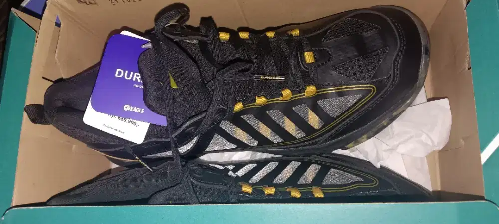 Sepatu eagle badminton