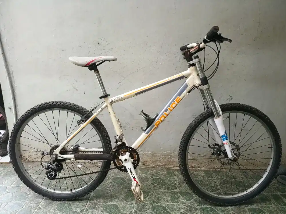 Sepeda mtb 26 alloy merk Police 119. Siap goes.  Ttmbh sepeda bisa jg