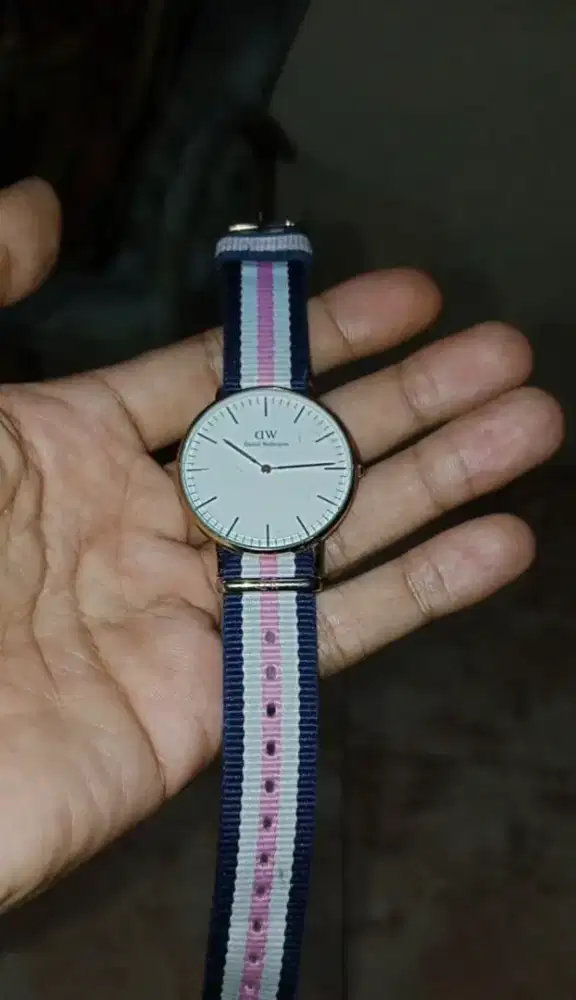 DIJUAL JAM DANIEL WELLINGTON ORIGINAL