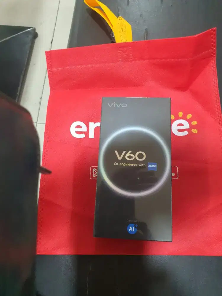 Vivo v60 5G 8/256 garansi resmi 1 tahun