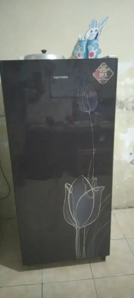 Di jual kulkas Polytron  pintu 1 , jumbo