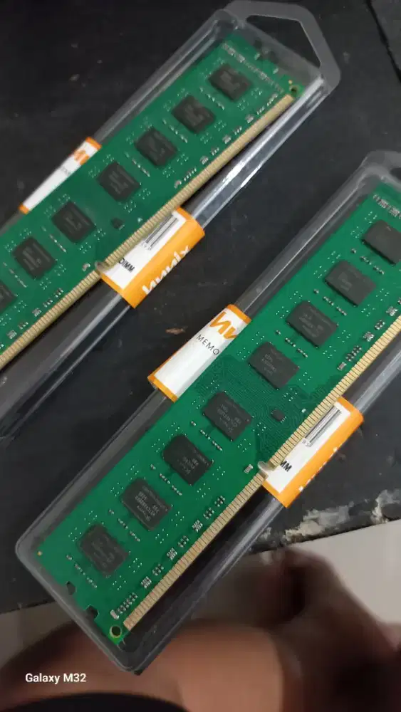 Dijual memory ram hynix DDR3 8gb 2 keping normal