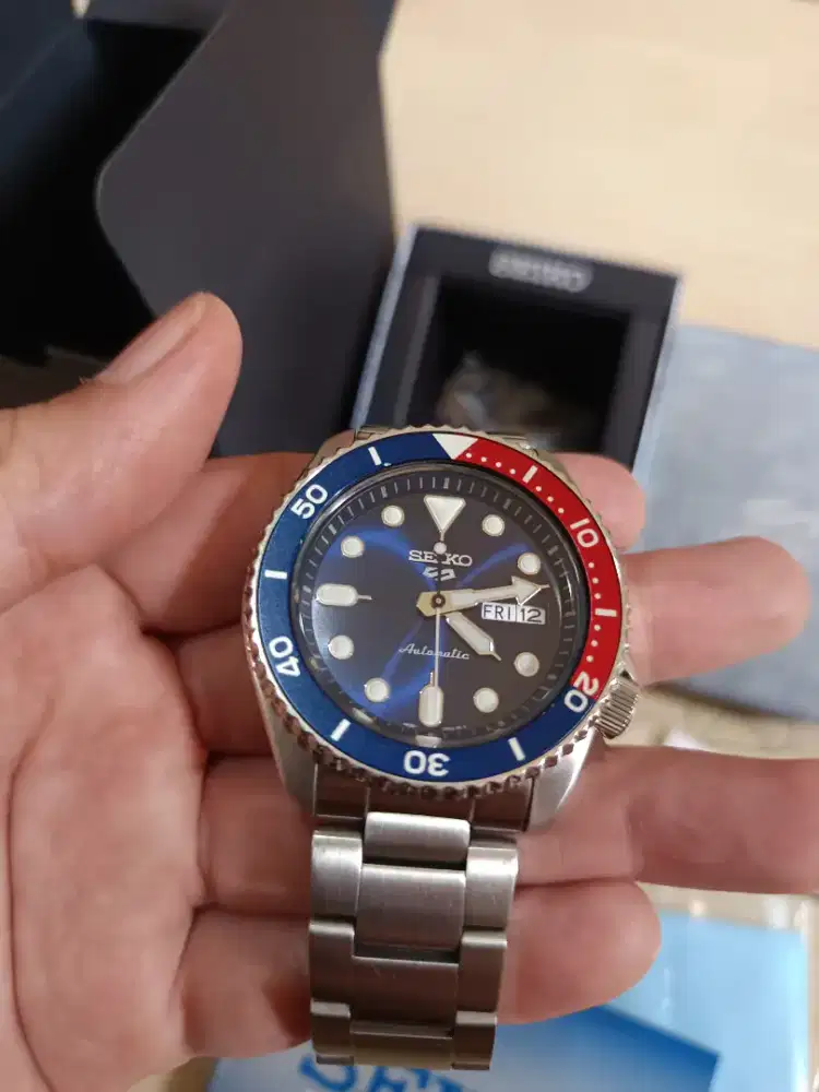 Seiko 5 Pepsi bukan omega