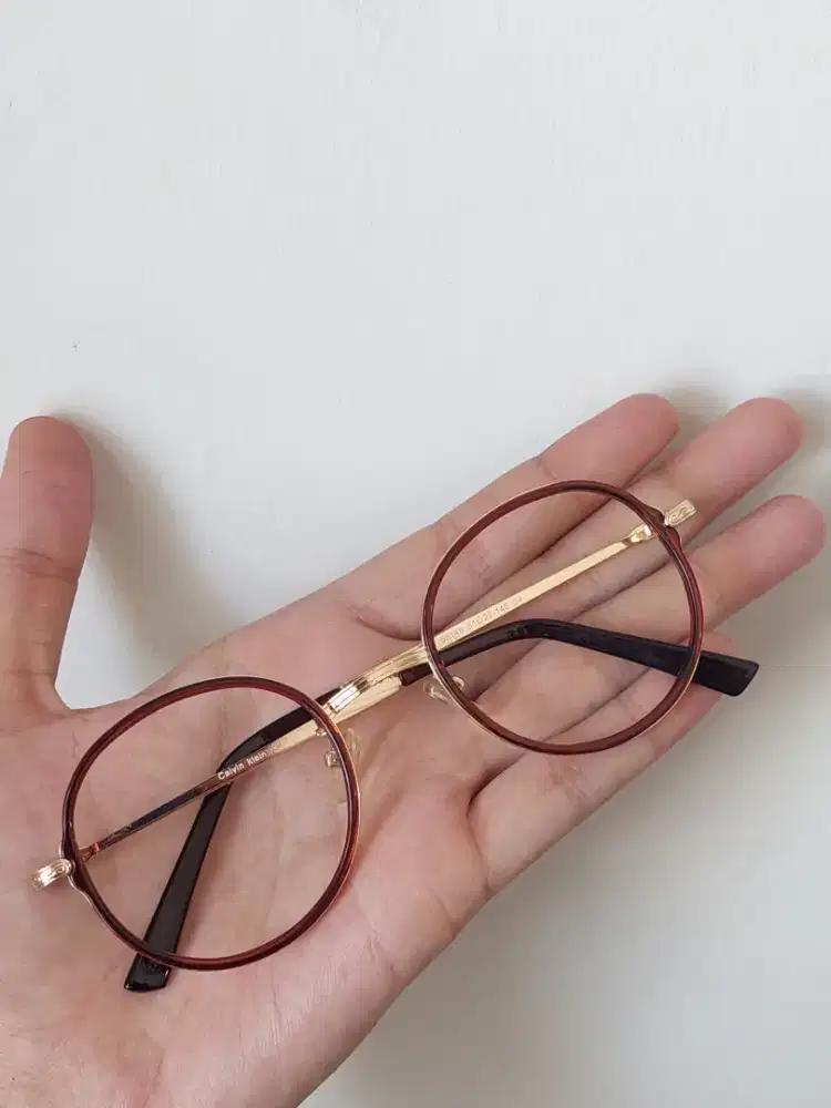 Kacamata Calvin Klein