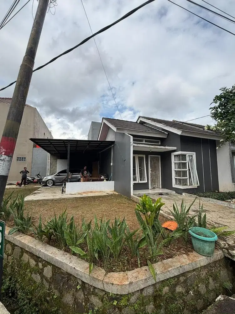 Rumah dikontrakan di Villa Casablanca Sawangan