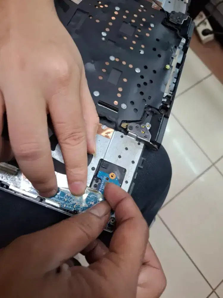 Service laptop macbook dan komputer