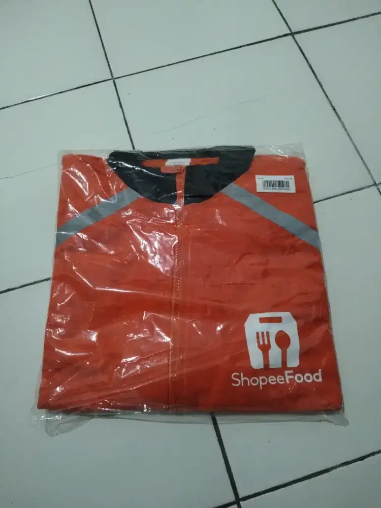 Jaket shopee masih baru
