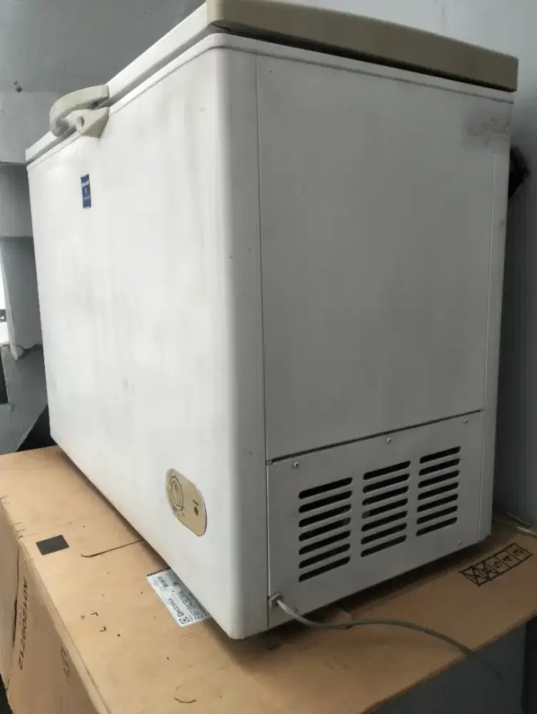 Jual freezer Sharp 200 liter