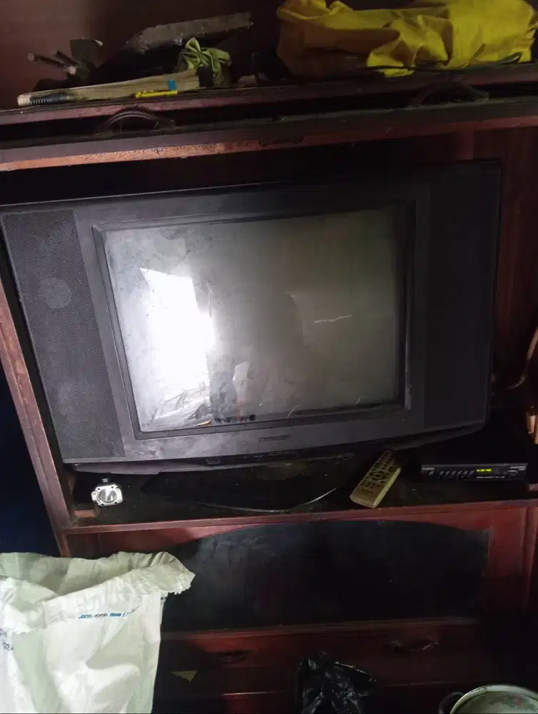 tv tabung sharp 21 inci masih oke end sekalian deh aku kasih stb nya