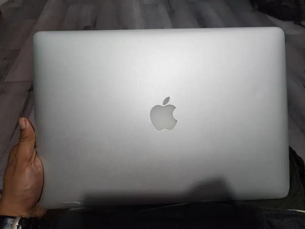 Macbook pro 15 inch 16/500 gb