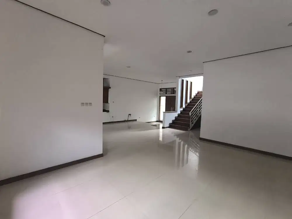 Rumah 2 Lantai Siap Huni di Batununggal Indah Bandung