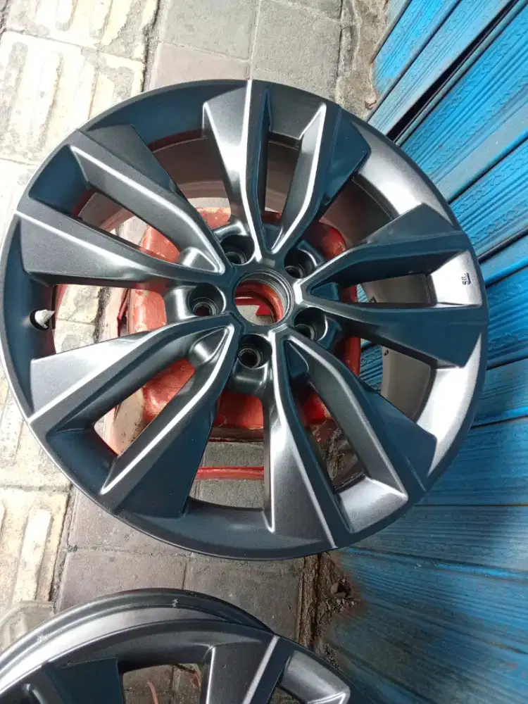Velg original HRV ring 18. Buat serep. Velg mulus kaga ada servisan