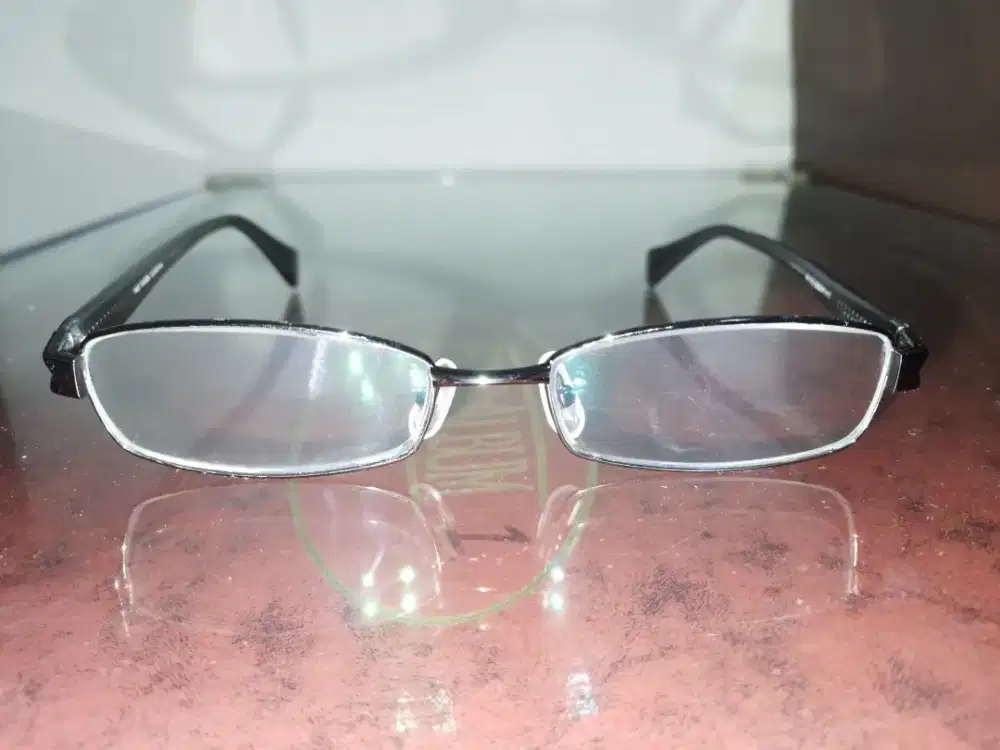 Kacamata baca +2,5 asli dari optik, merk miss magda,u/cowok/cewek,nego