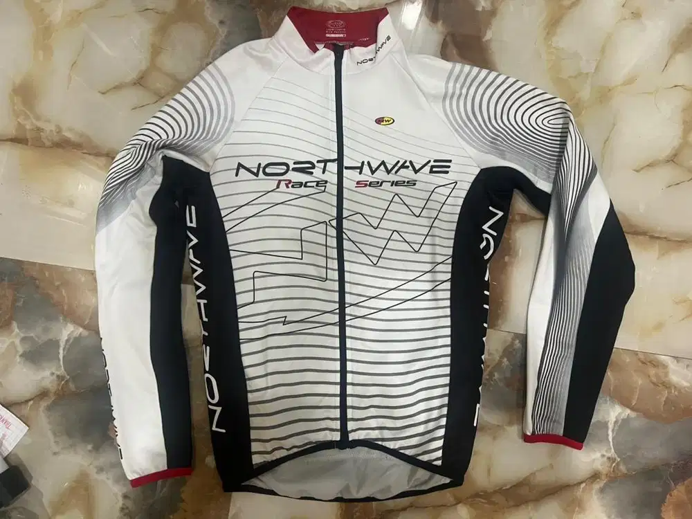 Jual baju celana sepeda size M like new