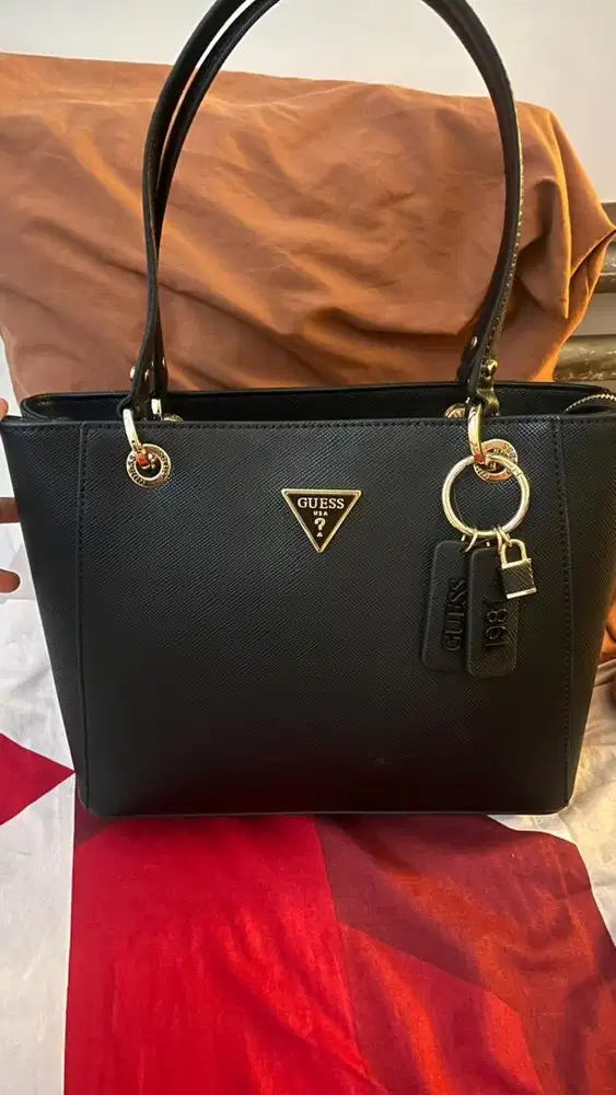 for sale guess like new & original 100%