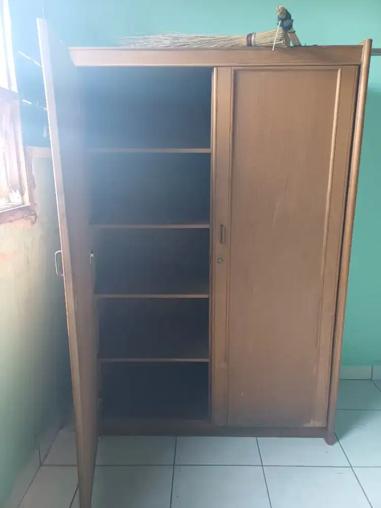 Lemari kayu baju ato buku