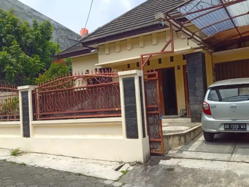 DIJUAL RUMAH DALAM PERUMAHAN UTARA MONJALI DEKAT UGM JOGJA