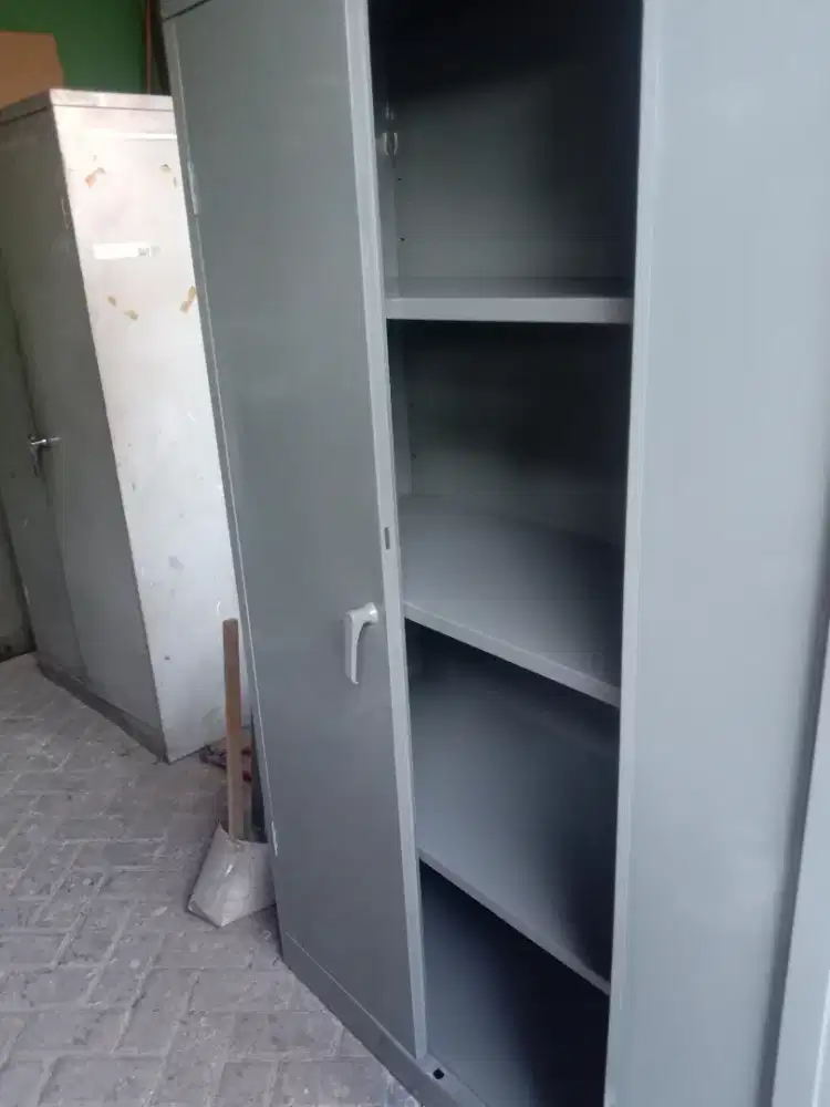 Lari arsip,lemari besi