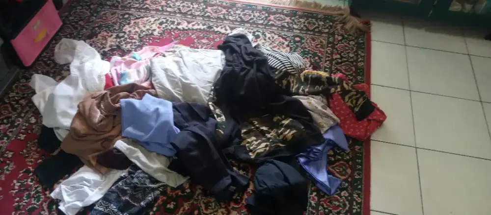 Di obral keun bebas pilih, bajunya, sama jaketnya sweater ny