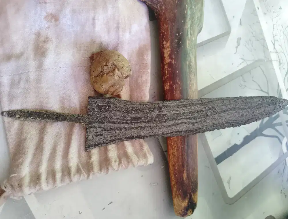 Sepasang pusaka betog suro kol buntet