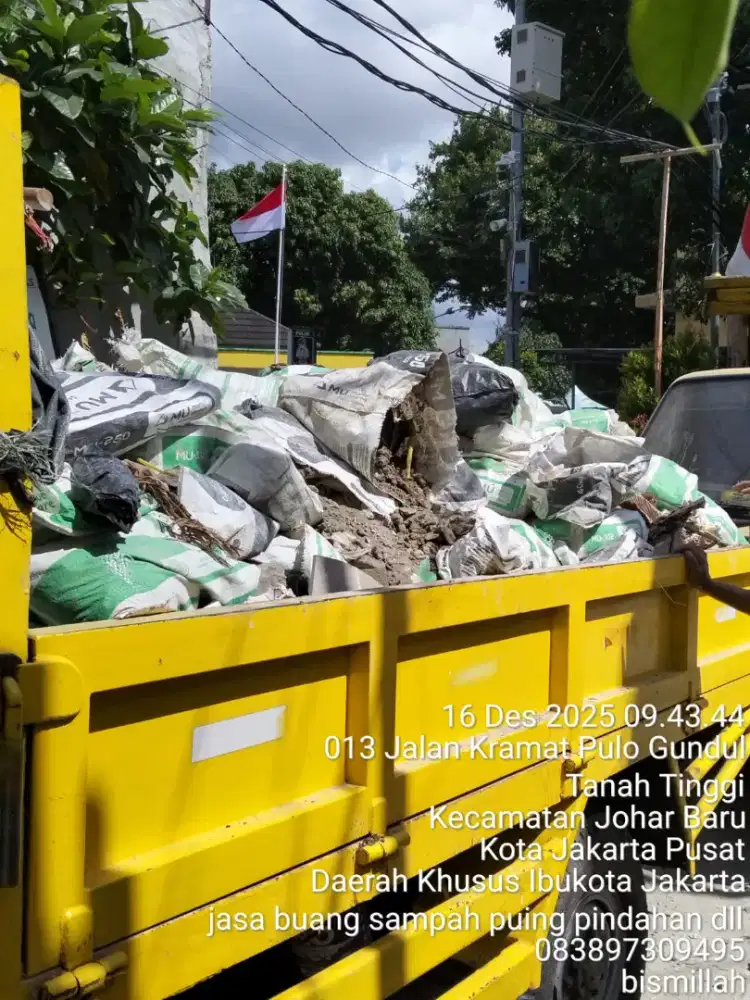 Jasa buang puing dan tanah