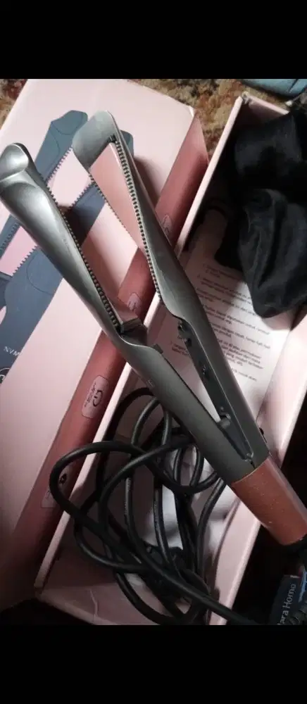 catokan NVMEE, bisa untuk meluruskan atau curly rambut