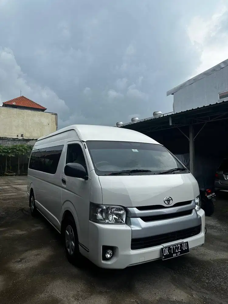 Toyota Hiace Commuter (2019)