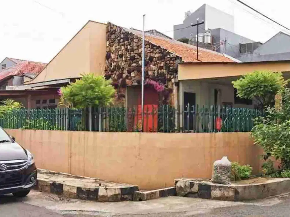 Dijual Rumah Cocok Untuk Bangun Kos Rumah Hitung Tanah Surya Bahagia Shm Bagus Hoek Selatan Timur Lingkungan Tenang Sunrise Garden Jakarta Barat