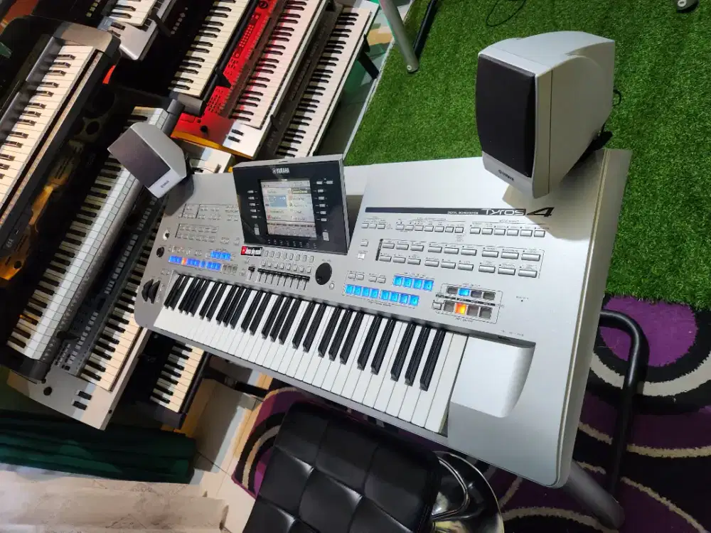 Yamaha Tyros 4 keyboard