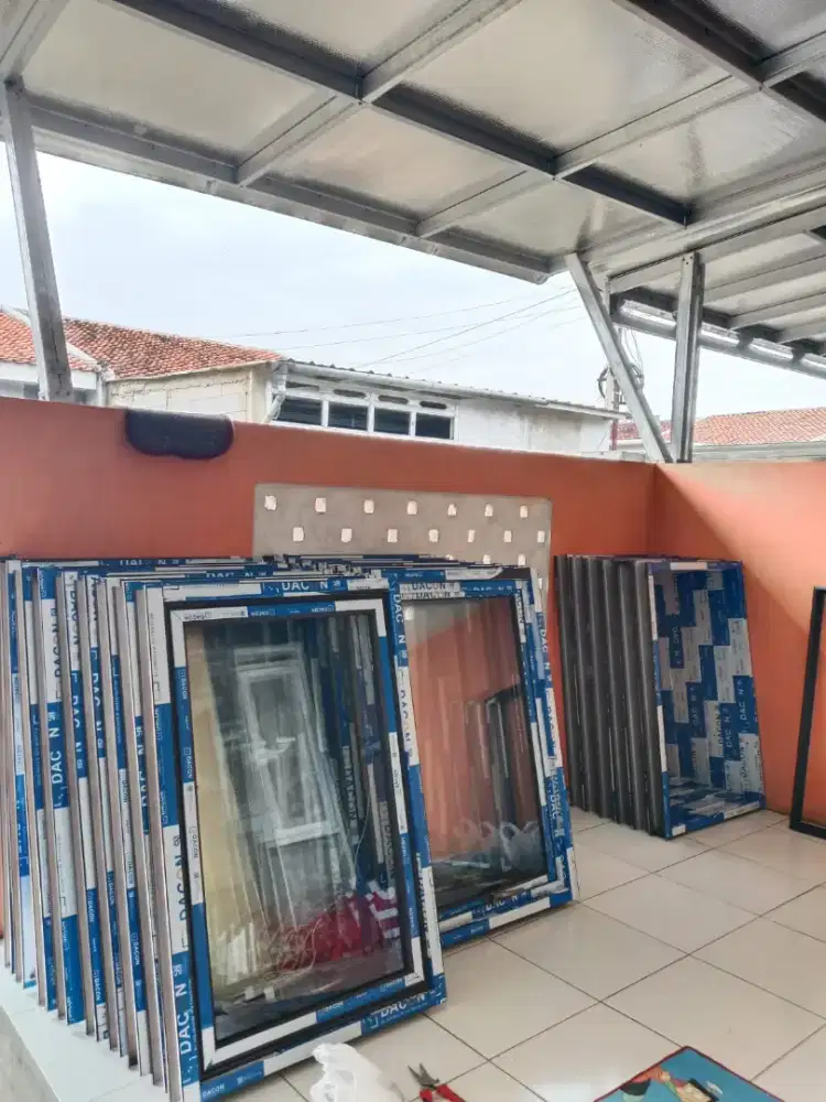 Kusen aluminium partisi aluminium pintu aluminium kaca