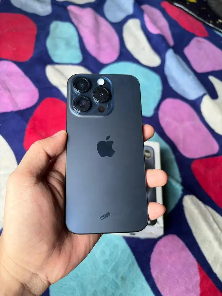 Iphone 15 pro 256gb exs ibox bekas warna biru