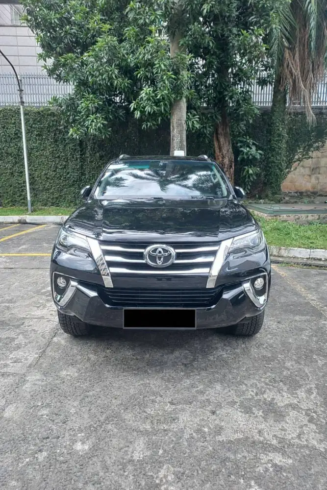 DIJUAL FORTUNER HITAM AT