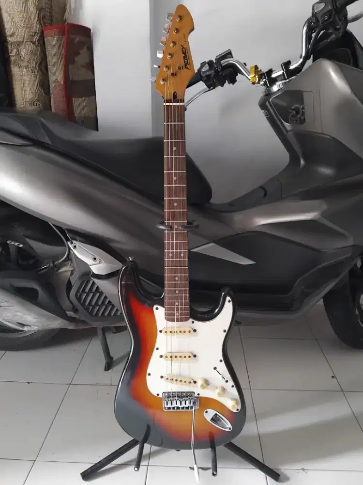 Gitar peavey falcon