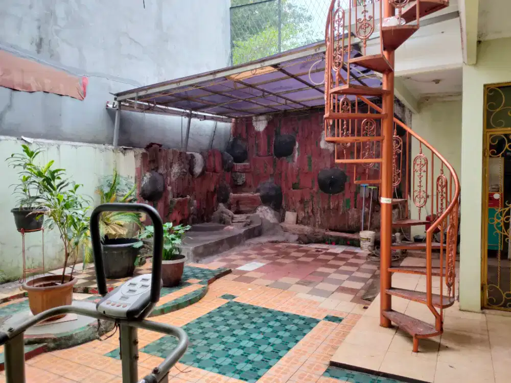 Disewakan / Dijual Rumah Bagus ,Luas, Nyaman