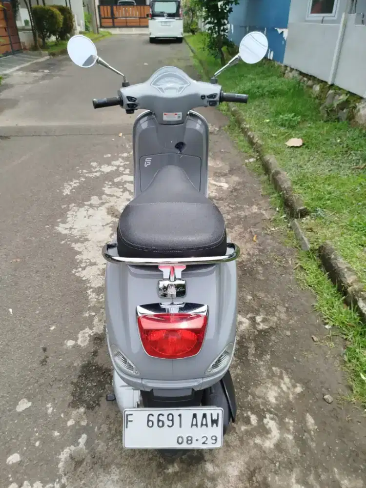 Vespa LX 125 i-Get 2024 Abu-Abu | Pajak Panjang |Kondisi Terawat