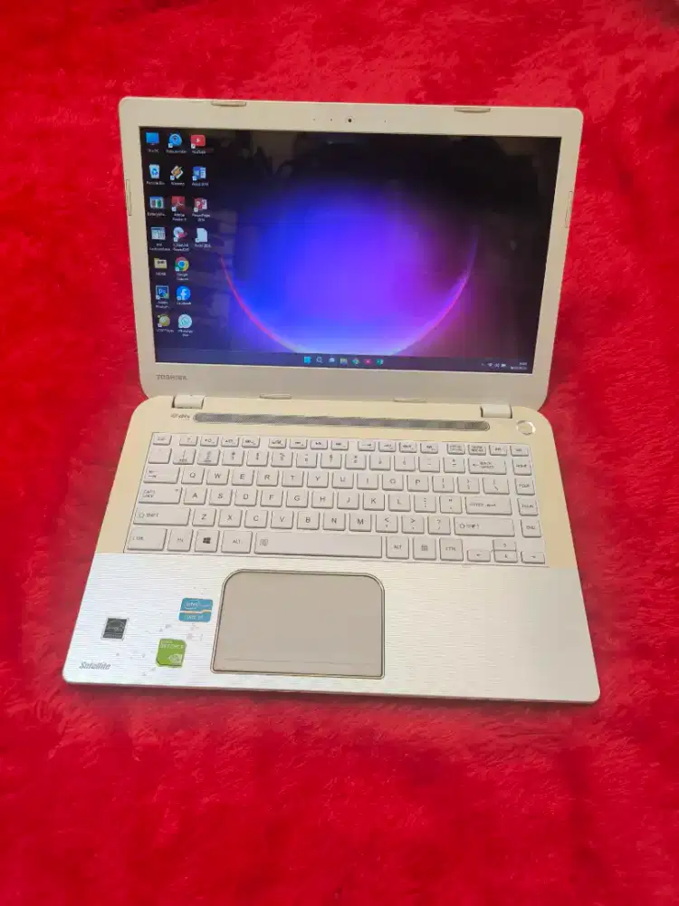 Dijual laptop gaming dan render toshiba slim,kencang,core i5 gen 3