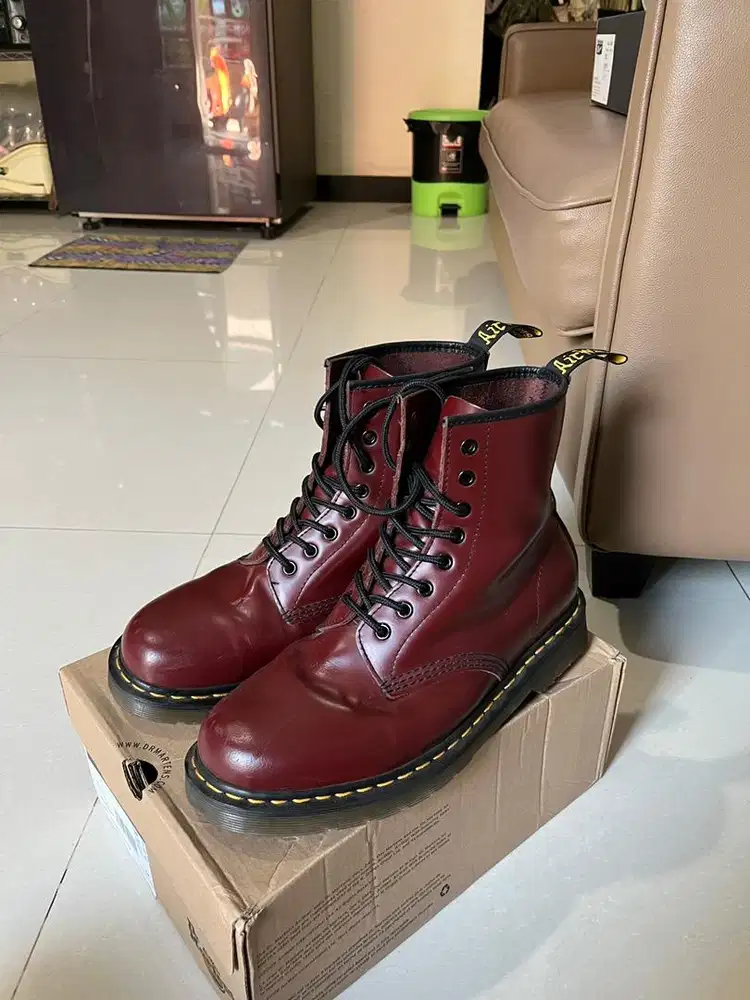 DIJUAL SEPATU DOCMART 1460 RED CHERRY SMOOTH BOOTS LIKE NEW SIZE 43