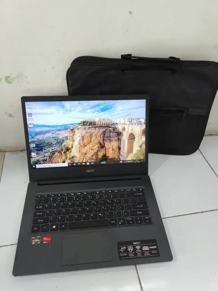 Aspire 3 Ryzen 3 Ram 8 GB/256 GB layar FHD