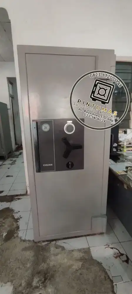 Brankas tahan api Merk chubb second