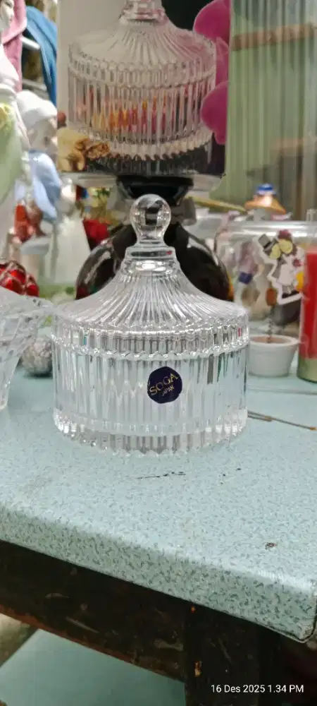 Pajangan kristal tempat permen