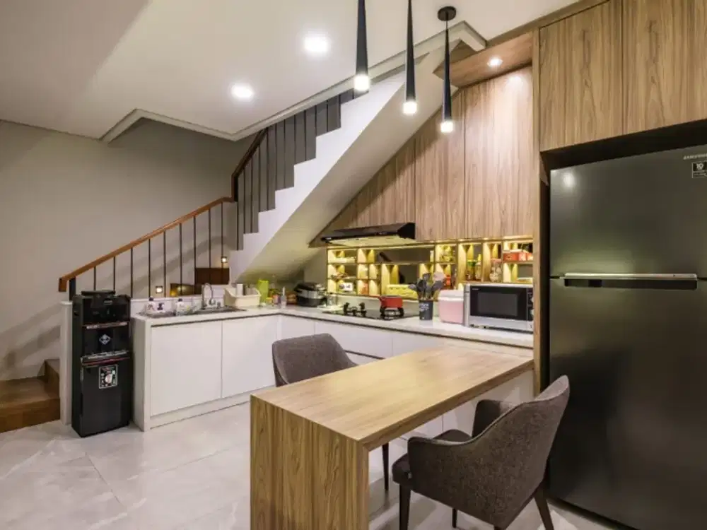 Rumah Cantik Di Taman Palem Lestari  3 Lantai Siap Huni