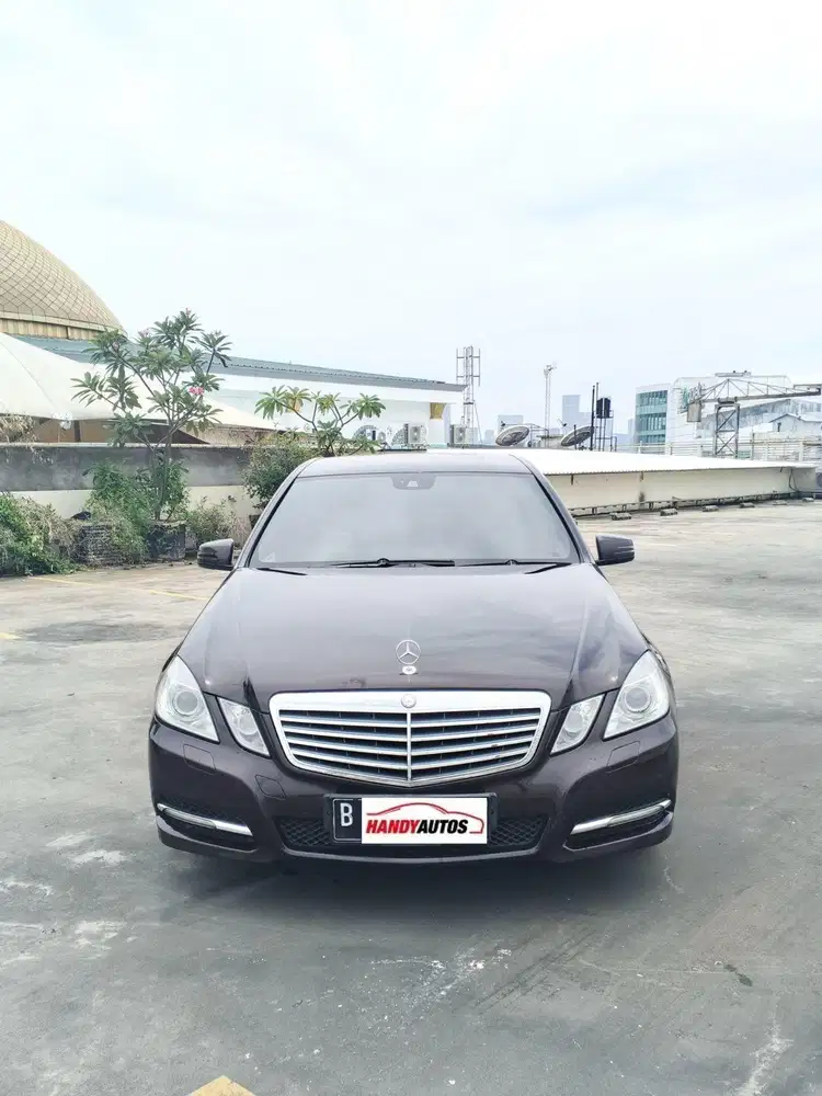 Mercedes Benz E250 Avantgarde Tahun 2011 Coklat Metalik