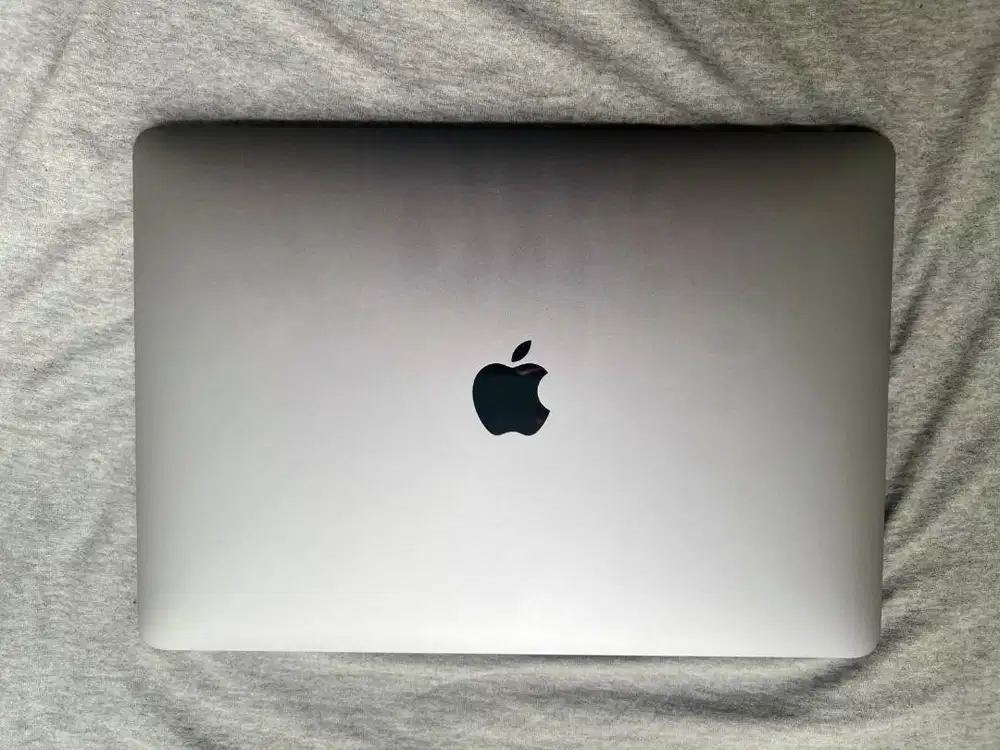 MACBOOK PRO M2 512GB 90% good condition like new
