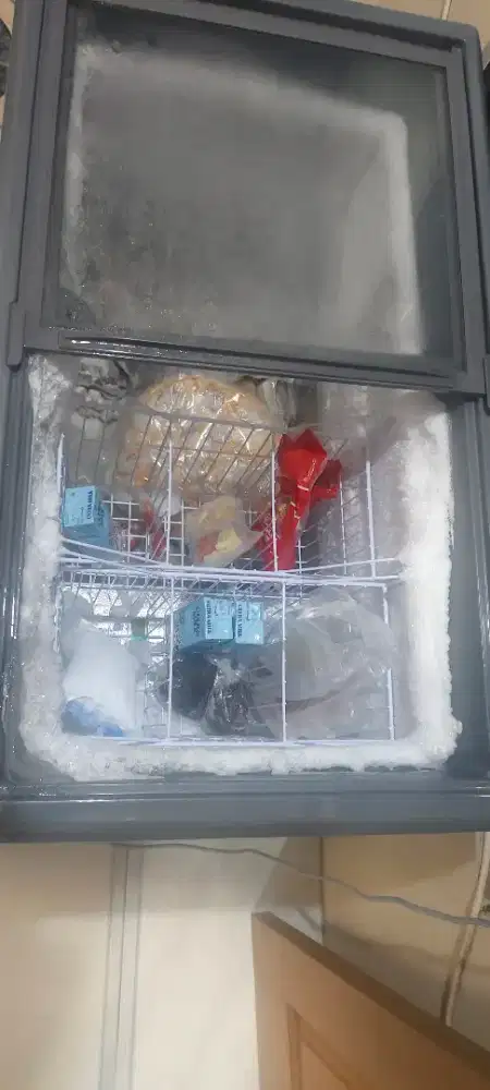 Freezer Box Kaca 200 Liter