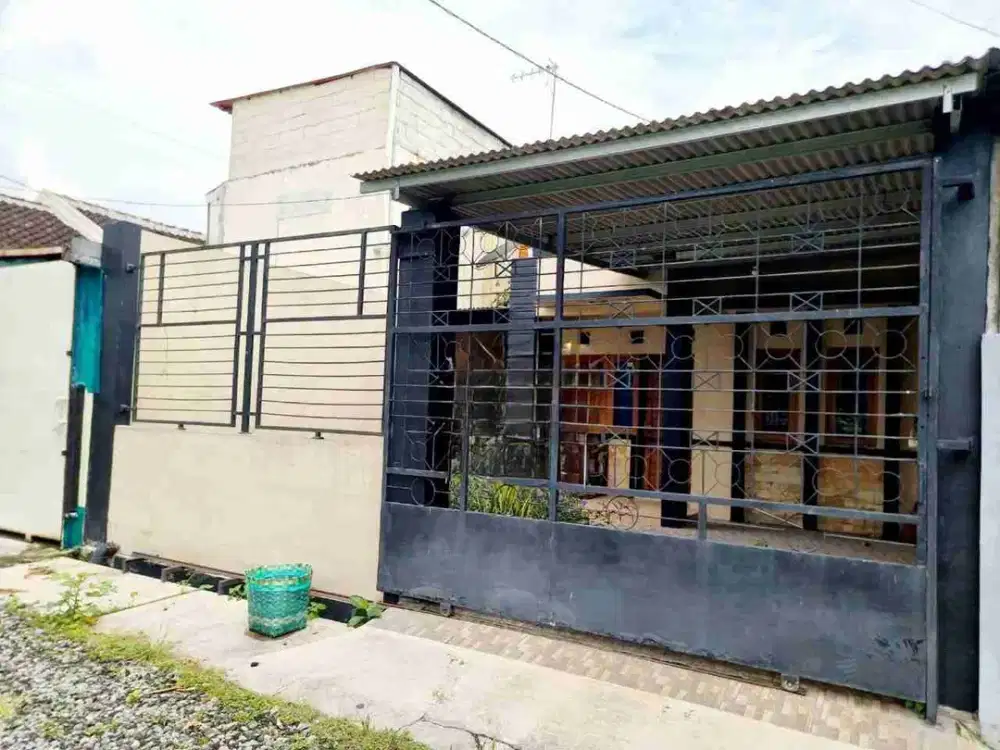 Rumah Sekend Siap Pakai Dekat Pintu Tol Klodran Solo