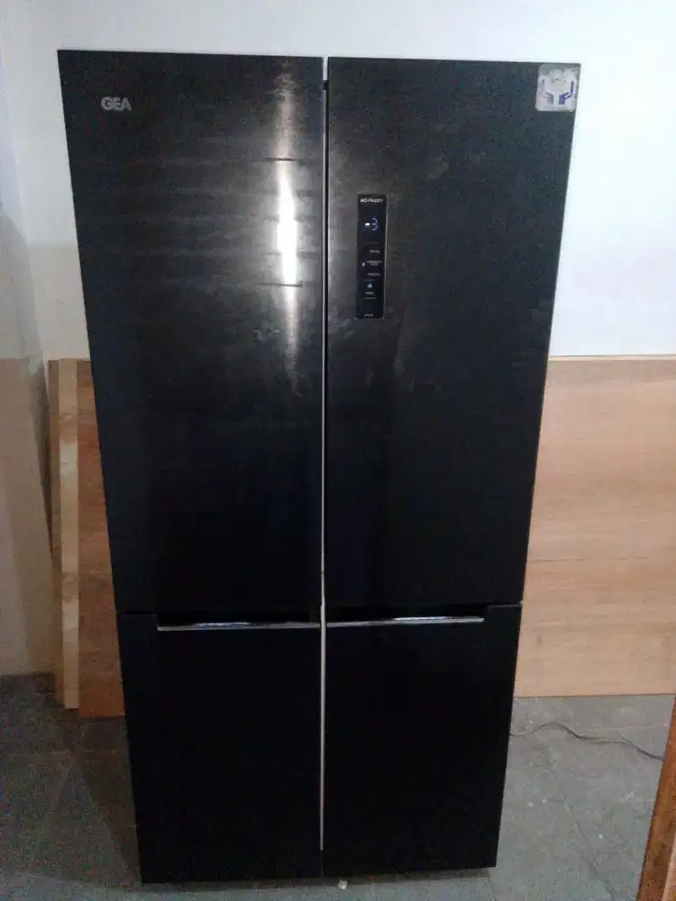 Lemari es 4 pintu GEA