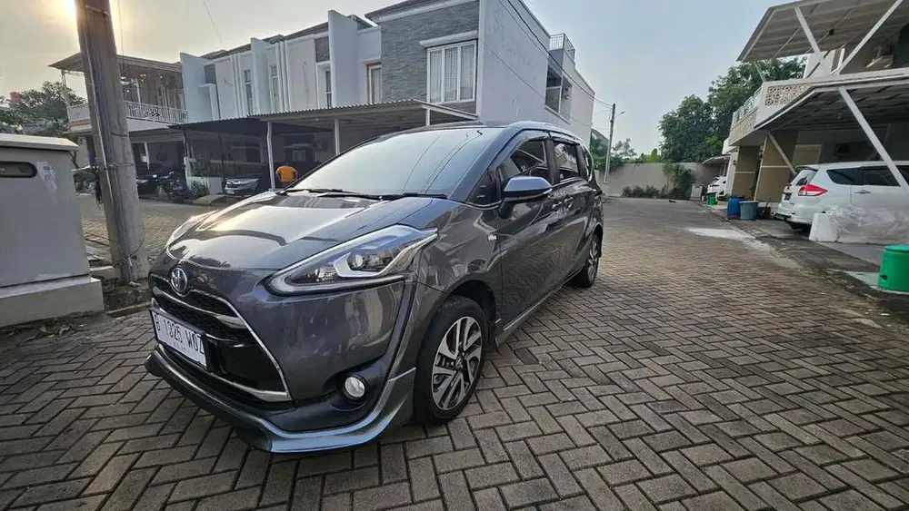Di Jual sienta Q cvt 2017