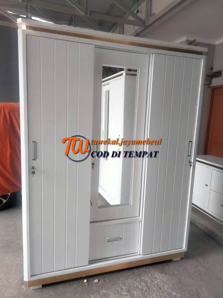 set perlengkapan kantor lemari pakaian minimalis bahan kayu tiblok