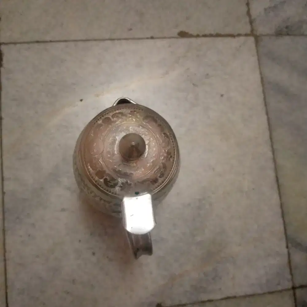 Teko jadul masih biasa di pergunakan dan bukan kuningan